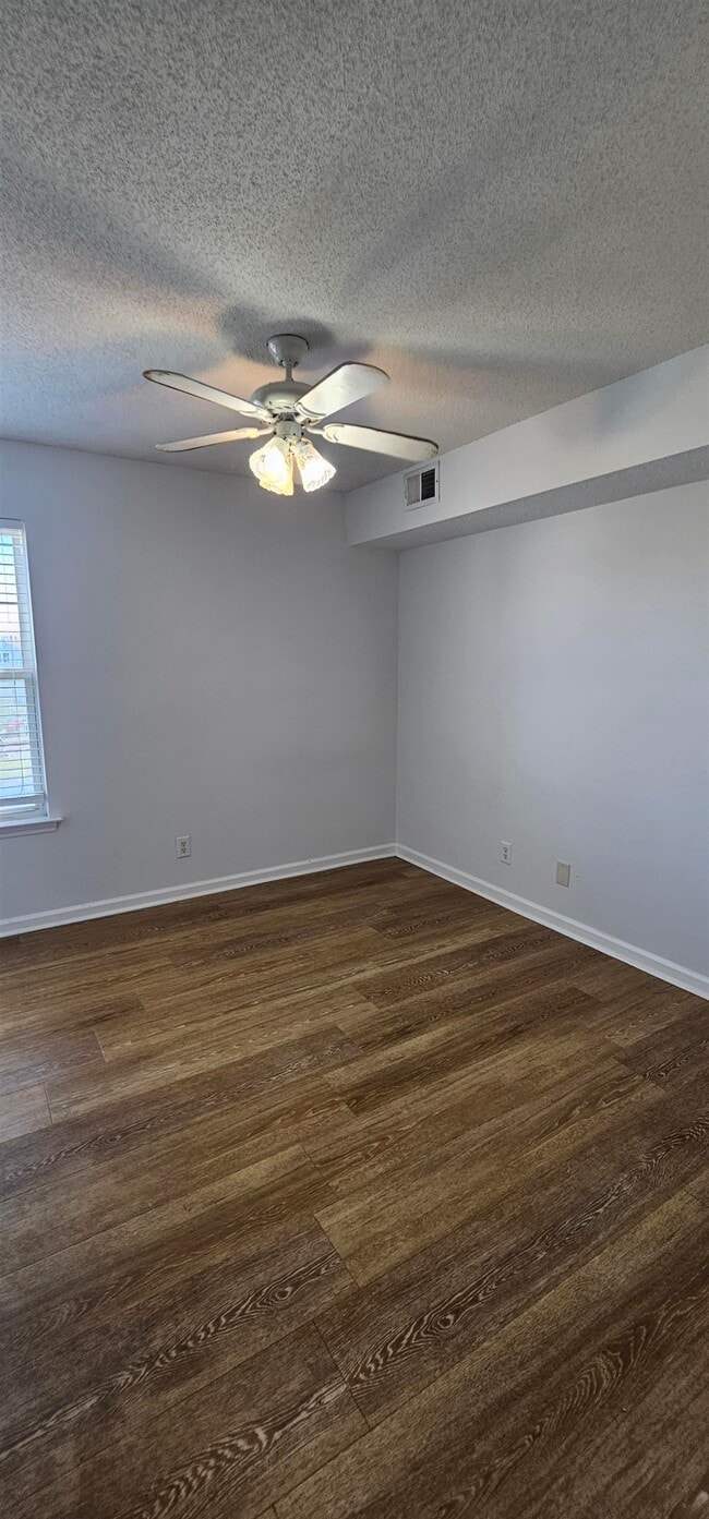 Building Photo - 2273 Huntingdon Dr