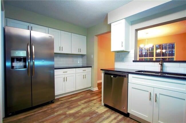 Building Photo - 6033 Coventry Cir