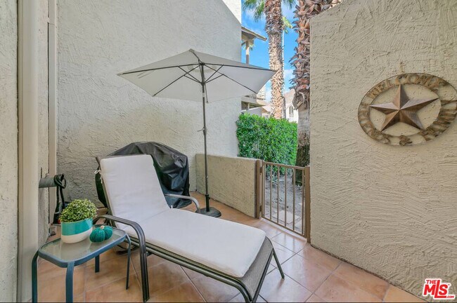 Building Photo - 78155 Cabrillo Ln