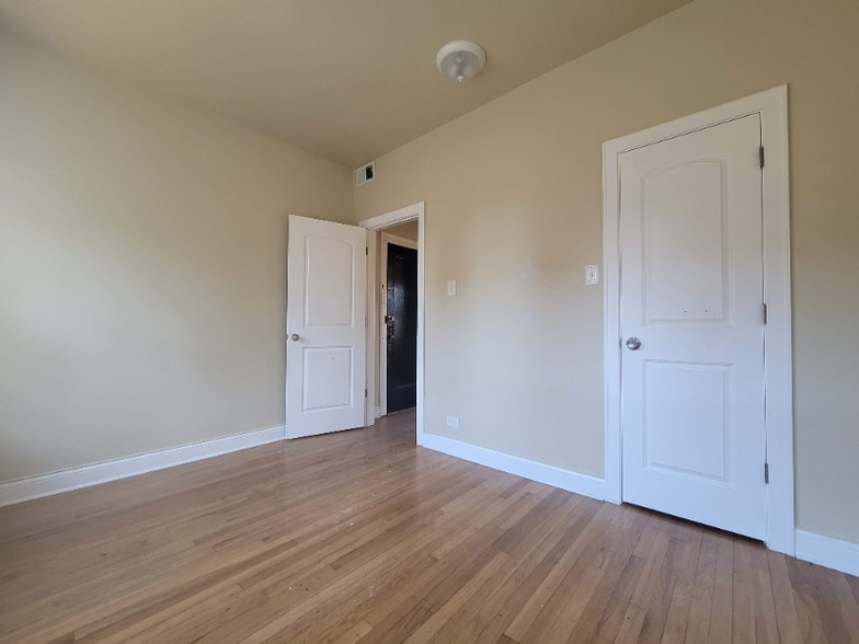 Building Photo - 1645 W 80th St