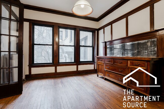 Building Photo - 2426 N Sawyer Ave