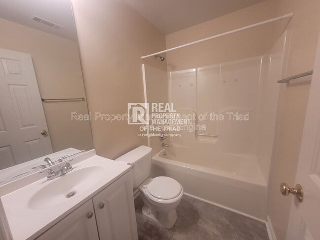 Building Photo - 153 Westmont Dr