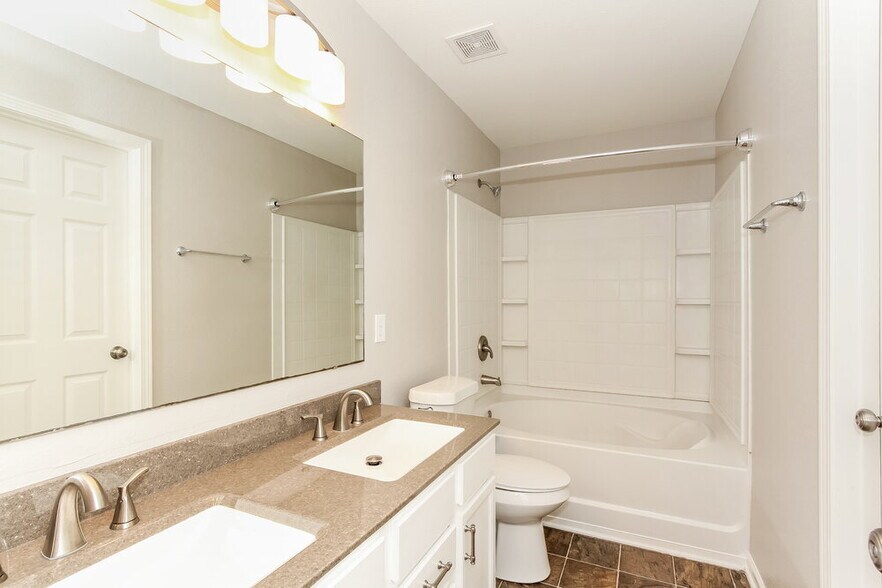 Building Photo - 7221 Fox Point Dr