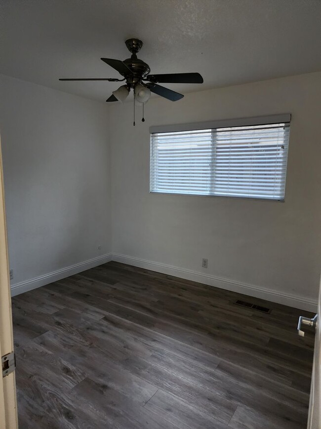Building Photo - 3 Bedroom 2 bath with 2 car garage off of ...