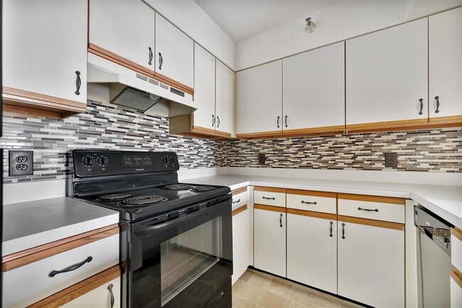 Building Photo - 2333 Feather Sound Dr