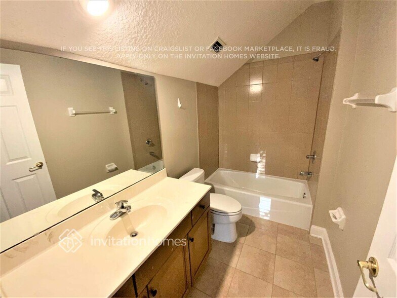 Building Photo - 133 W Village Dr