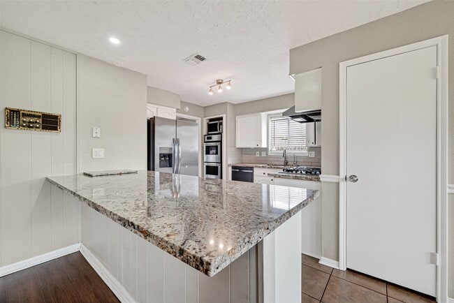 Building Photo - 519 Asheboro Dr