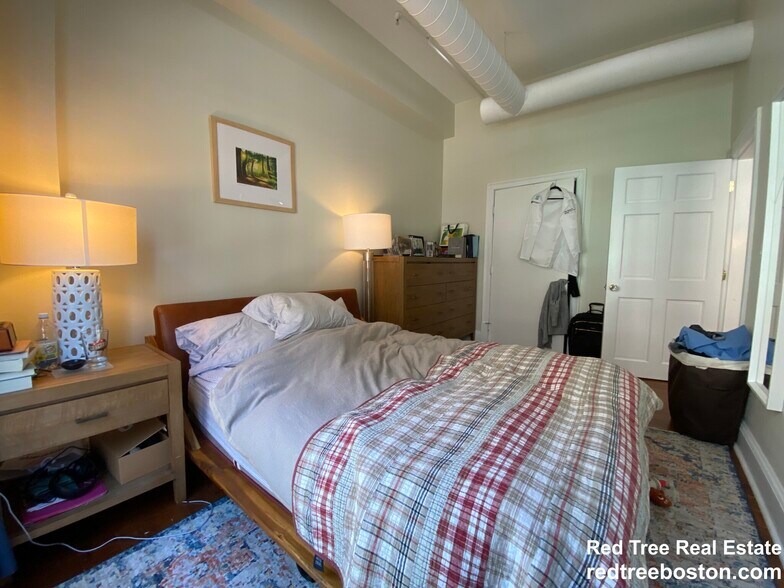 Building Photo - 139 E Berkeley St