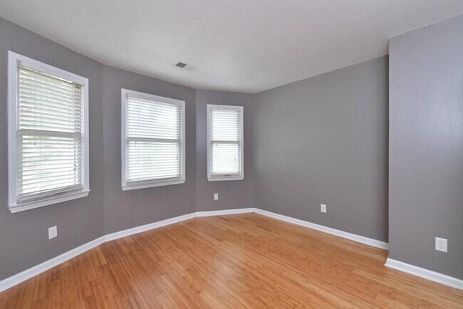 Building Photo - 371 Woodward Ave SE