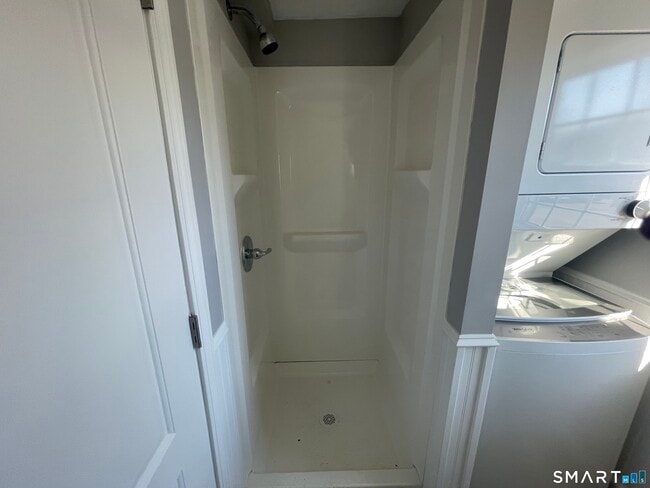 Building Photo - 266 Hebron Ave