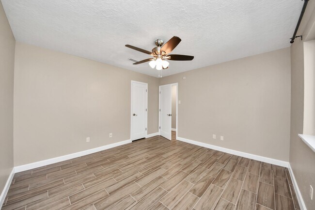 Building Photo - 1103 Pine St