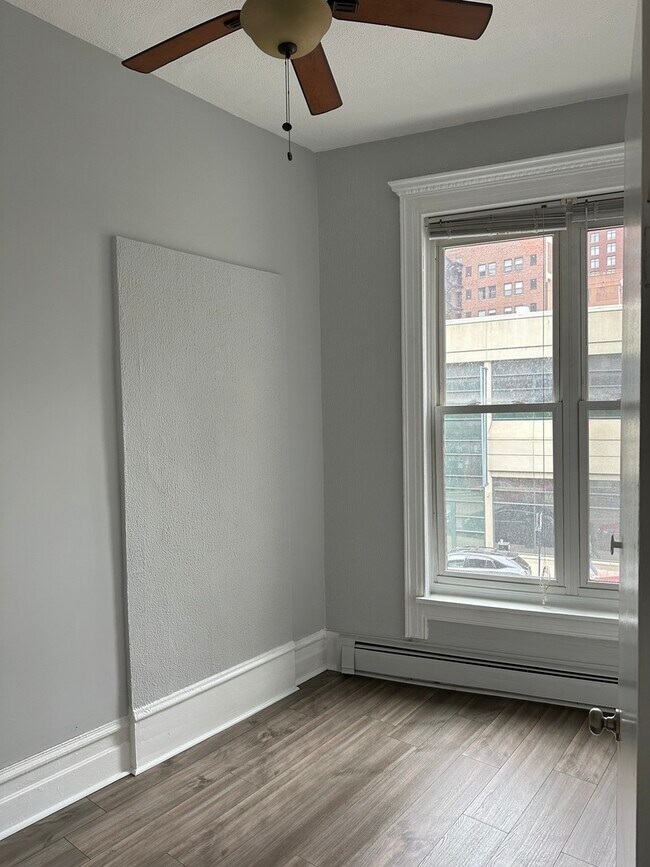 Building Photo - 1133 N State St