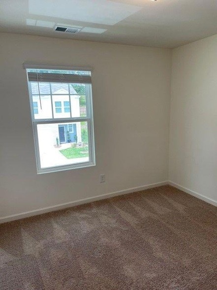 Building Photo - 241 Grand Central Wy