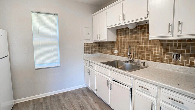 Primary Photo - 8220 Troost Ave