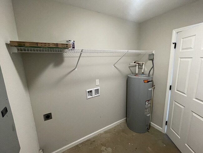 Building Photo - 2 BR, 1 BA Duplex available for rent in De...