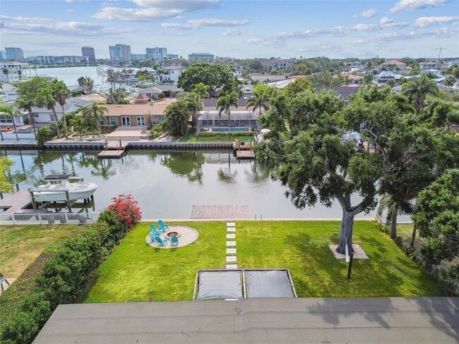 Building Photo - 3922 Fontainebleau Dr