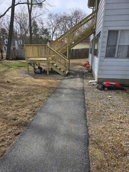 Building Photo - 3 Colonial Ave