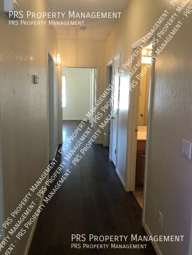 Building Photo - 419 W Sundance Way