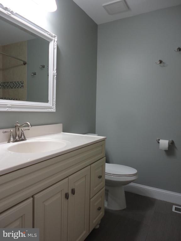 Building Photo - 814 Rustic Ln