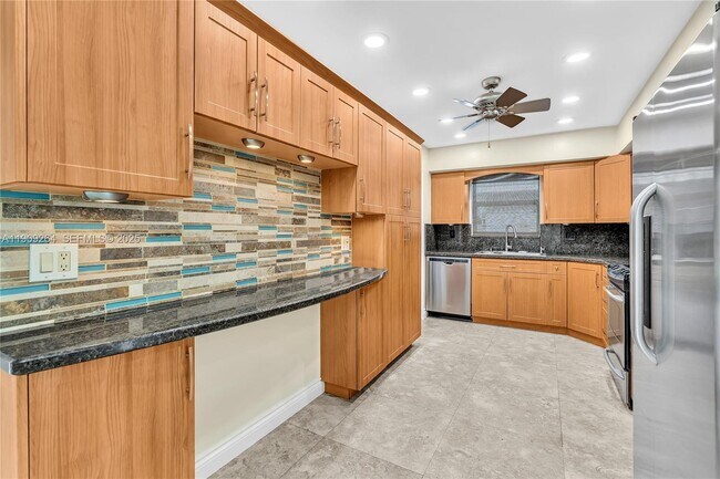 Building Photo - 2114 N 44th Ave