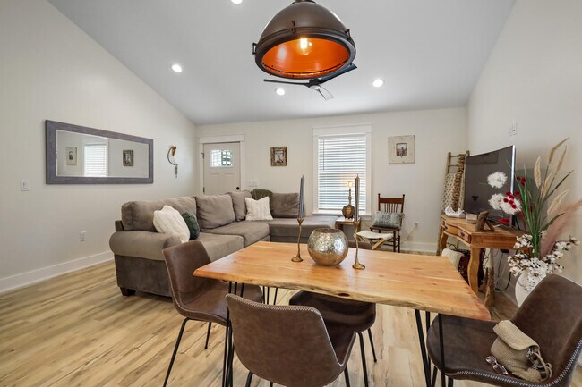 Building Photo - 71 Lafavre Ln