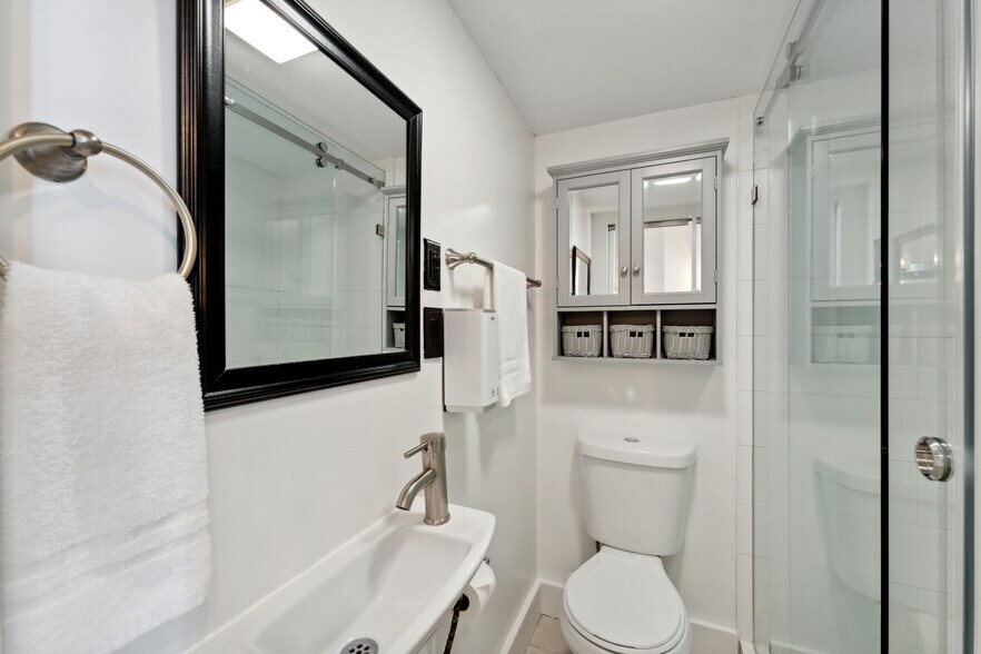 Building Photo - 33 Cannon St