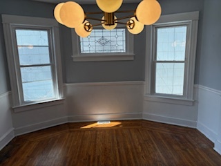 Natural light shines in throughout the day - 381 Huntington Ave