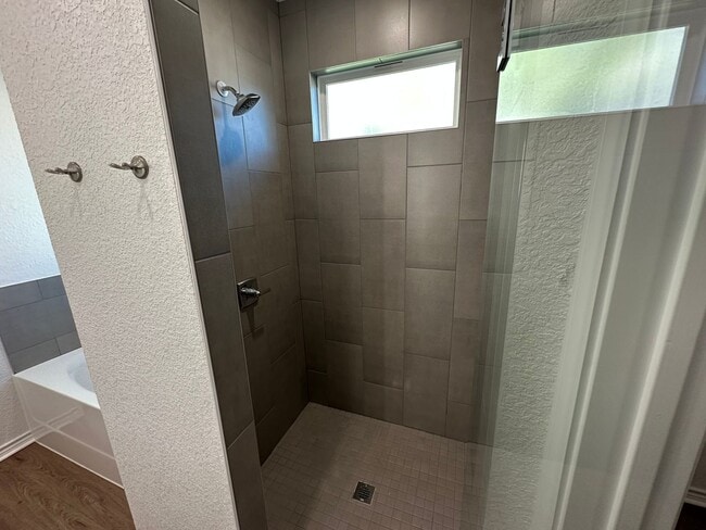 Building Photo - AVAILABLE NOW!