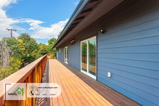 Building Photo - 1140 Redbud Dr