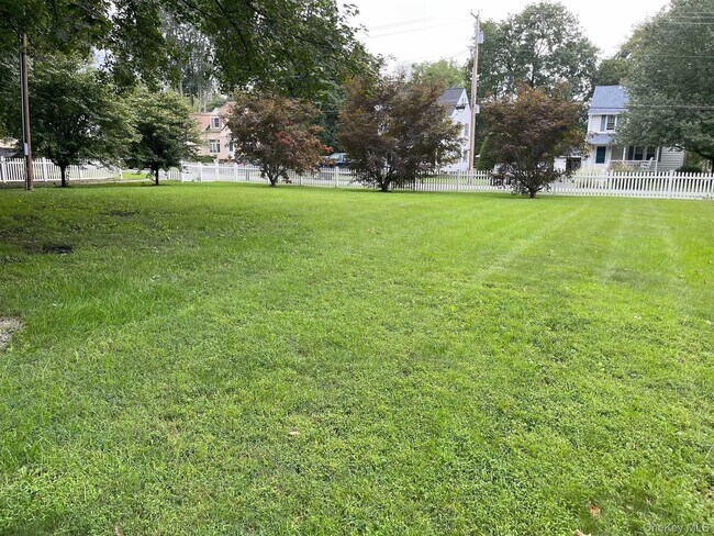 Building Photo - 8 James St