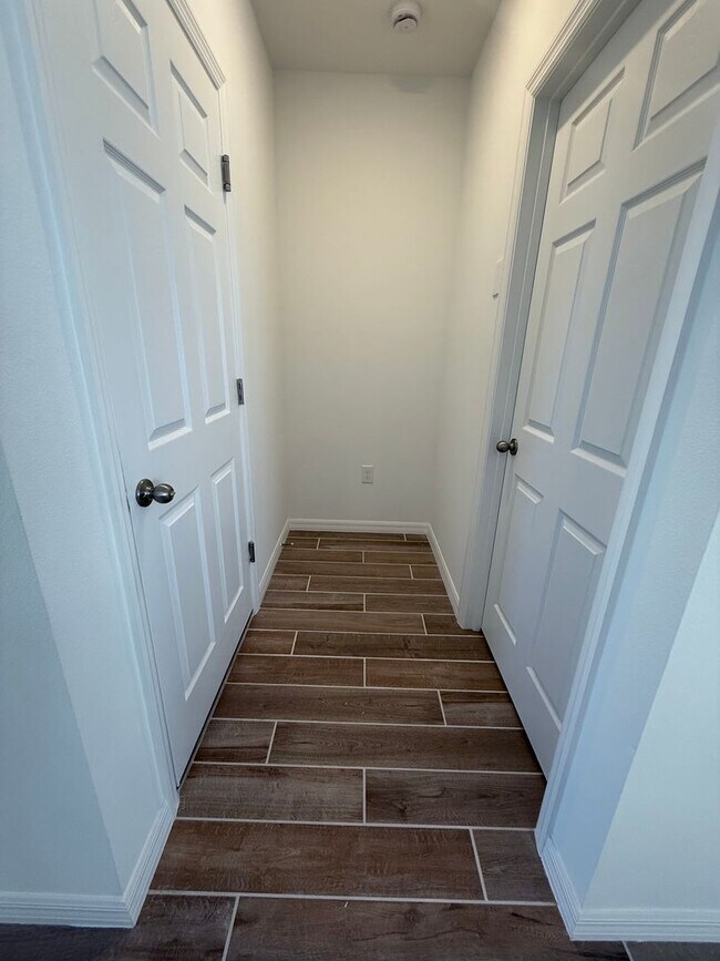 Building Photo - Stunning Eden Hills Home