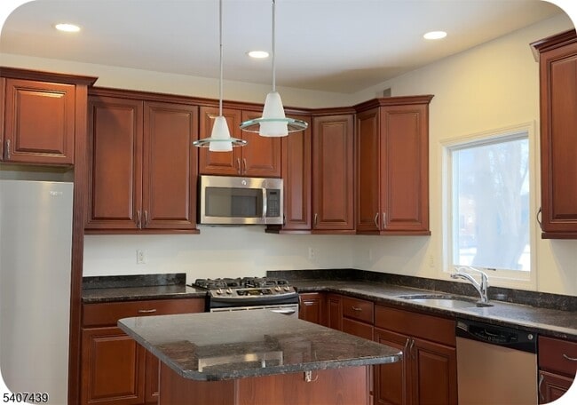 Building Photo - 282 South St