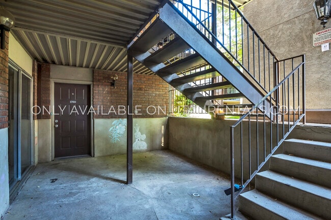 Building Photo - 1760 Willowbrook Dr