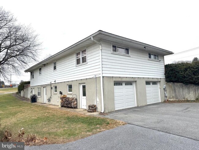 Building Photo - 911 Grings Hill Rd