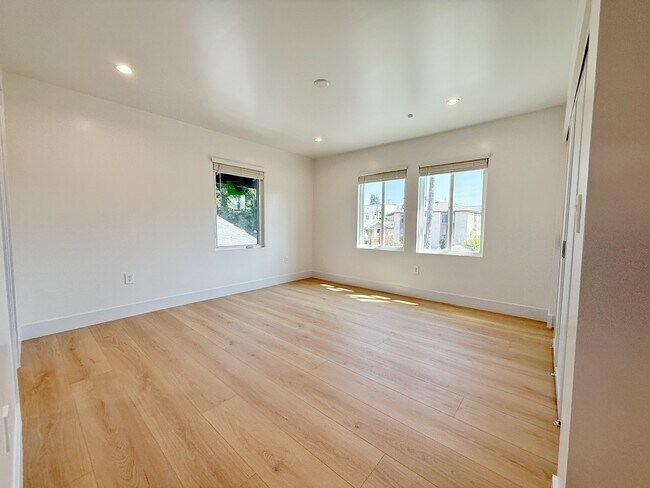 Building Photo - 129 N Vendome St