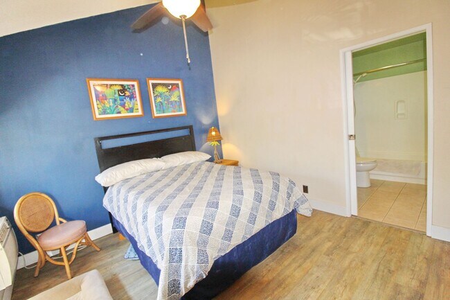 Building Photo - Haleakala Gardens – Top-Floor Furnished 2BR/2BA -A Couple Blocks from the Beach