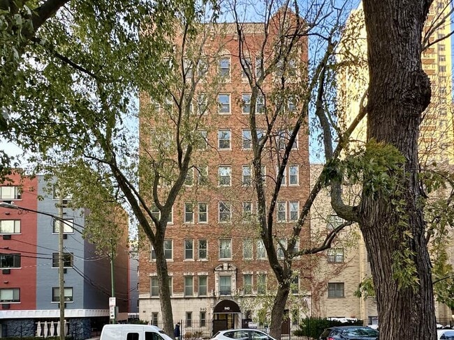 Building Photo - 940 W Winona St