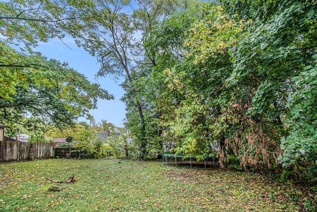 Building Photo - 517 Regent St