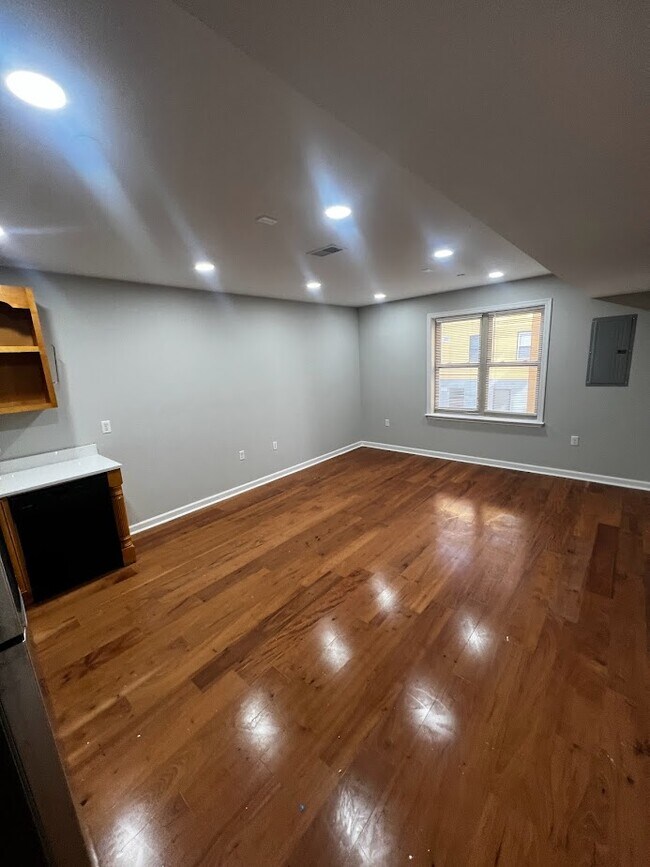 Building Photo - 1430 N Carlisle St