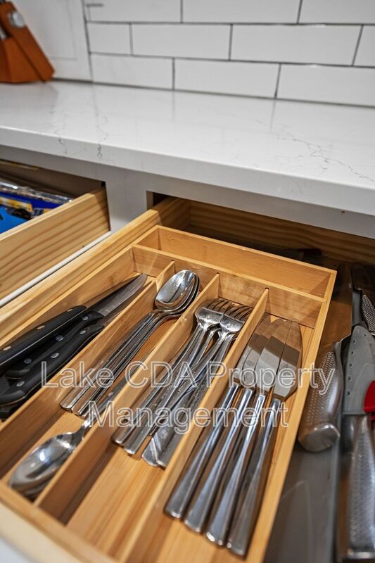 Building Photo - 3870 N Honeysuckle Dr