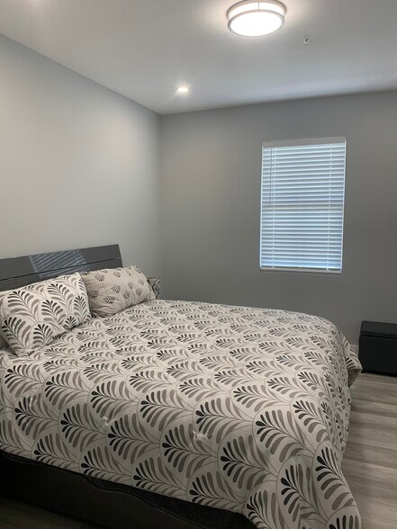 Building Photo - 10902 NW 83rd St