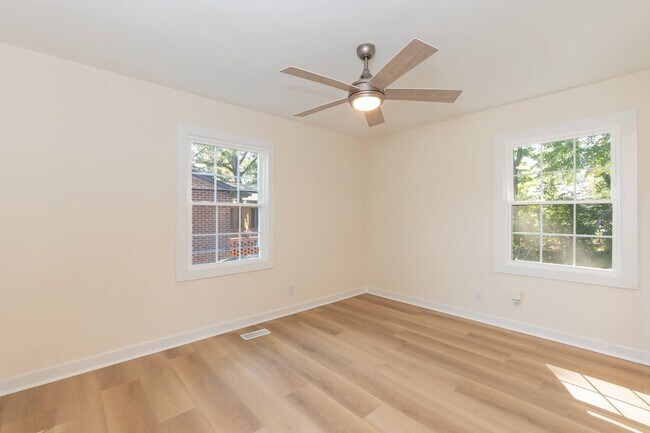 Building Photo - Three Bedroom Home!