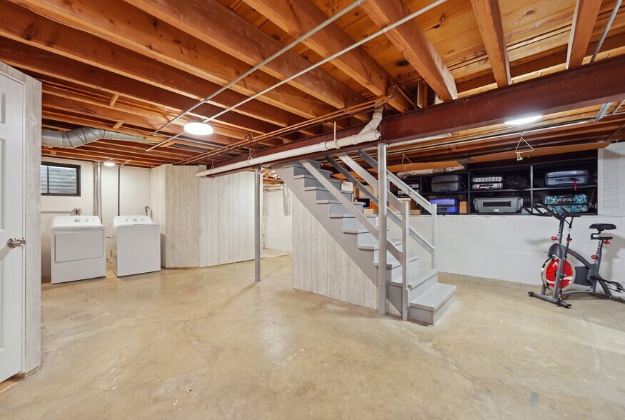 Building Photo - 317 E Forest Ln
