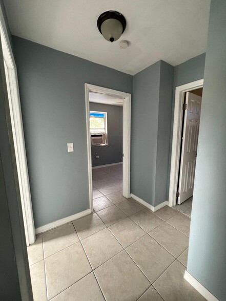 Building Photo - 4643 Myrtle Ln