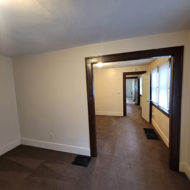 Building Photo - 2 Bedroom Duplex