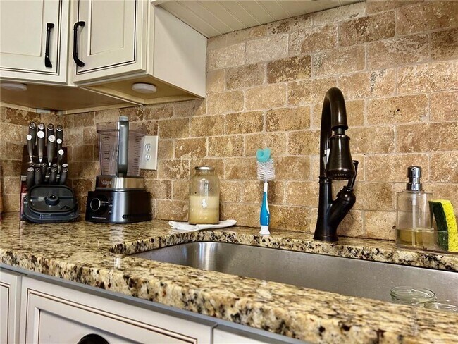 Building Photo - 5472 Riverchase Dr