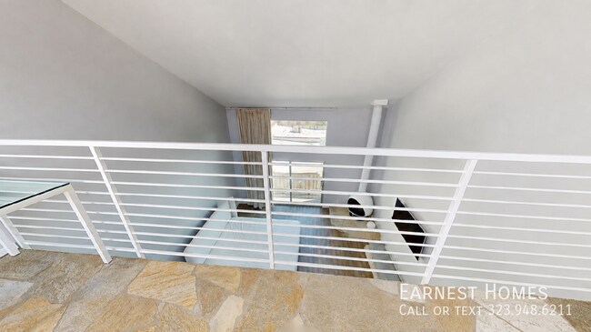 Building Photo - 849 N Sweetzer Ave