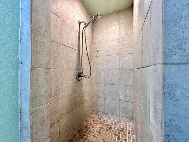 Building Photo - 1112 W 3rd St