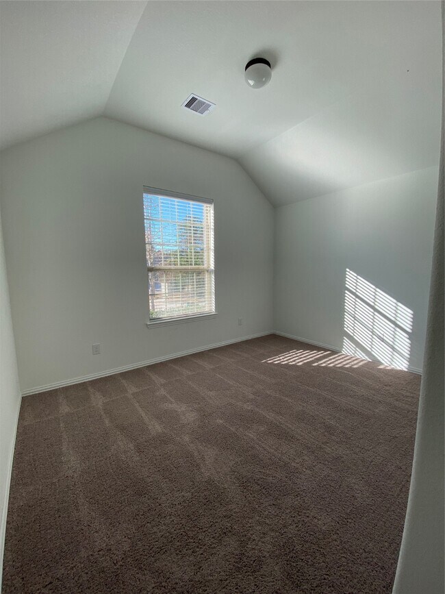 Building Photo - 210 Emory Birch