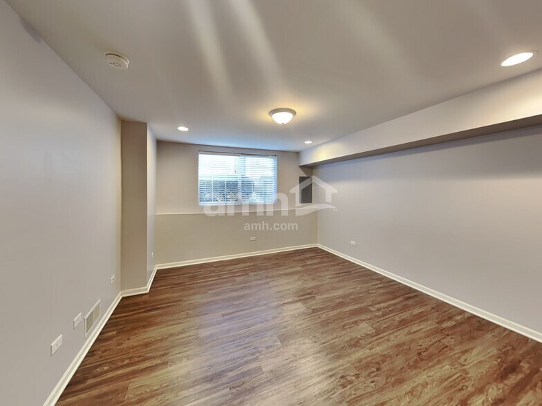 Building Photo - 148 Enclave C